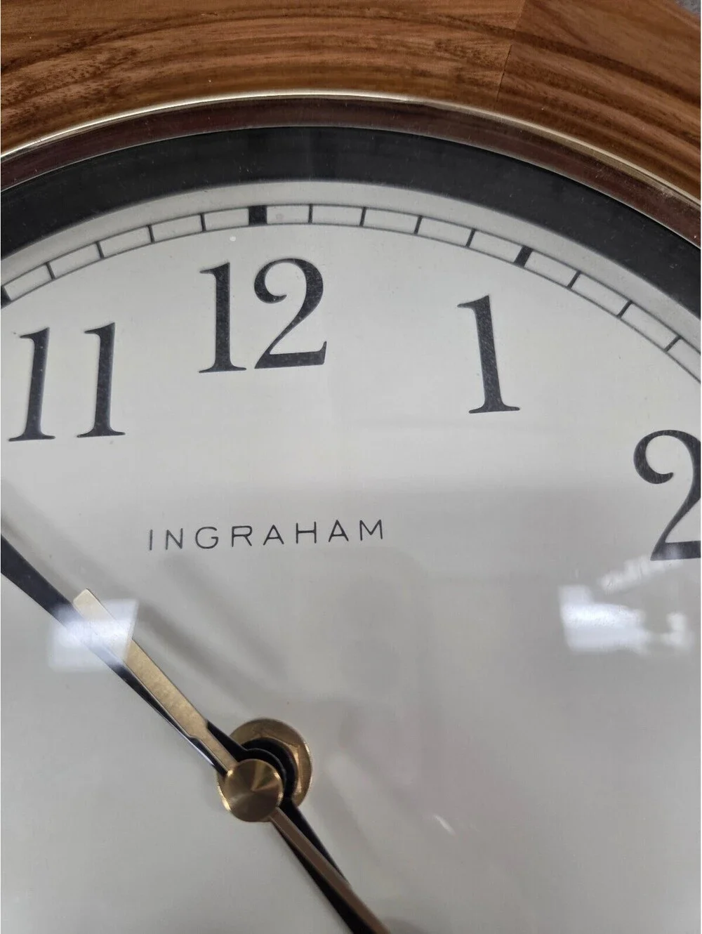Ingraham Oak Finish Octagon Wall Clock Quartz Analog Battery Operated 10.5